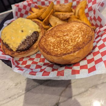 Fuddruckers - Burgers Near Me - Washington, DC, District of Columbia