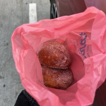 Leonard's Bakery Malasadamobile - Food Trucks Near Me - Honolulu, Hawaii
