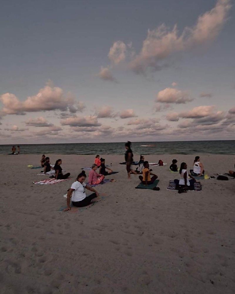 Hollywood Beach Yoga Logo
