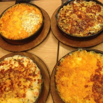 S'MAC - Top left- buffalo chicken below that is napoletana. - American Near Me - New York, New York S'MAC - Top left- buffalo chicken below that is napoletana. - American Near Me - New York, New York