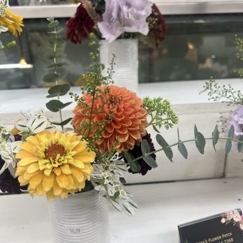 Rosa’s Flower Patch - Pretty little arrangement for $9.99 - Florists Near Me - Lemoyne, Pennsylvania Rosa’s Flower Patch - Pretty little arrangement for $9.99 - Florists Near Me - Lemoyne, Pennsylvania