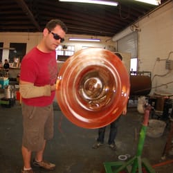 Glass House Studio - Avidan, spinning a plate