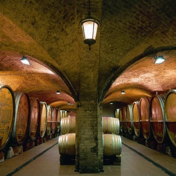 Weinmanufaktur Untertürkheim - Holzfasskeller mit imposantem Kreuzgewölbe. - Wineries Near Me - Stuttgart, BW Weinmanufaktur Untertürkheim - Holzfasskeller mit imposantem Kreuzgewölbe. - Wineries Near Me - Stuttgart, BW