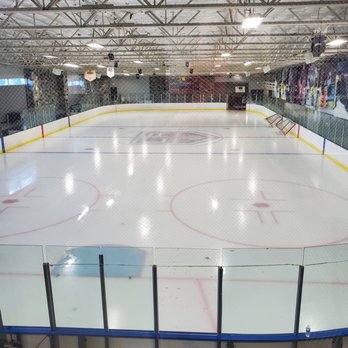 King's Cove - an empty ice rink - Sports Bars Near Me - El Segundo, California