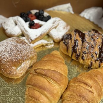 Moises Bakery - Hallandale - Croissants rellenos Cheese Danish - Bakeries Near Me - Hallandale Beach, Florida Moises Bakery - Hallandale - Croissants rellenos Cheese Danish - Bakeries Near Me - Hallandale Beach, Florida