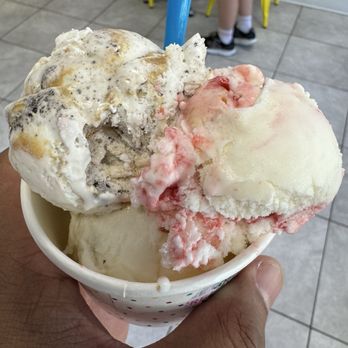 Lucky Scoops - 3 scoops ice scream - Ice Cream & Frozen Yogurt Near Me - Tamarac, Florida
