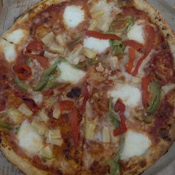 Blaze Pizza - Build your own pizza - pineapple, ovalini mozzarella, red peppers, green peppers - Salad Near Me - Louisville, Kentucky