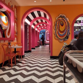 Serendipity 3 - Times Square - Interior - American Near Me - New York, New York Serendipity 3 - Times Square - Interior - American Near Me - New York, New York