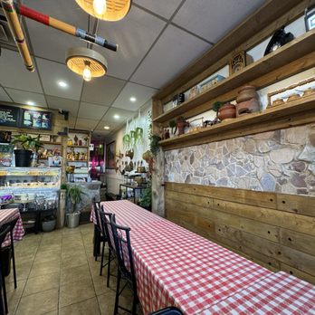 Lakay Kusina - Interior - Filipino Near Me - Toronto, Ontario Lakay Kusina - Interior - Filipino Near Me - Toronto, Ontario