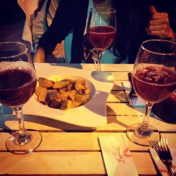 El Magdalena - Sangria y patatas bravas en El Magdalena - Spanish Near Me - Santiago, RM