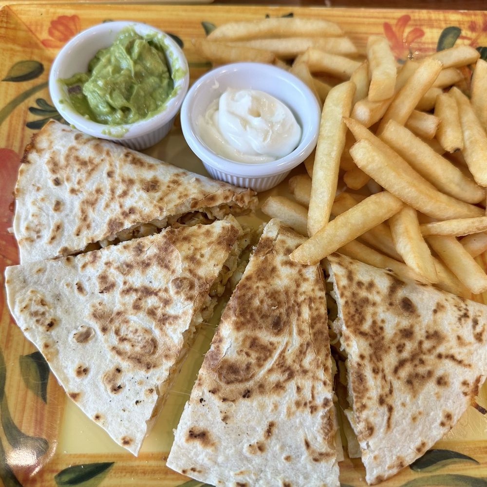 Cinco De Mayo Restaurant - Chicken Quesadilla - Mexican Near Me - Washington Crossing, Pennsylvania Cinco De Mayo Restaurant - Chicken Quesadilla - Mexican Near Me - Washington Crossing, Pennsylvania