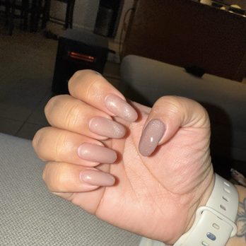 Elaine's Nails - Cat eye "pink" - Nail Salons Near Me - Las Vegas, Nevada