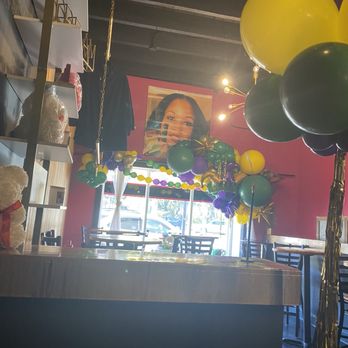 B Sweet Bistro - Inside - Food Court Near Me - New Orleans, Louisiana