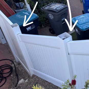 Murillo’s Vinyl Fencing - Different height posts and top panels don't line up. - Fences & Gates Near Me - Apple Valley, California Murillo’s Vinyl Fencing - Different height posts and top panels don't line up. - Fences & Gates Near Me - Apple Valley, California