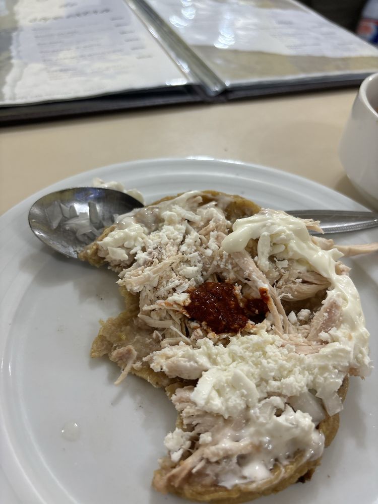 Caldos de Gallina Luis y Enchiladas