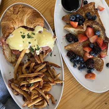 Frenchie Wine Bistro - Frenchie Toast / Pain Perdu, Eggs Benedict - Wine Bars Near Me - Boston, Massachusetts Frenchie Wine Bistro - Frenchie Toast / Pain Perdu, Eggs Benedict - Wine Bars Near Me - Boston, Massachusetts