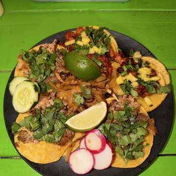 Autenticos Michoacanos - mini tacos de carnitas y pastor - Mexican Near Me - Austin, Texas Autenticos Michoacanos - mini tacos de carnitas y pastor - Mexican Near Me - Austin, Texas