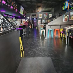 The Huckleberry Club - Enter the restaurant
