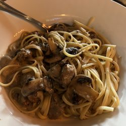 Johnny Rocco's Italian Grill - fettuccine with mushroom
