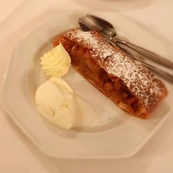 Weinstadl Restaurant - Viennese Apple Strudel