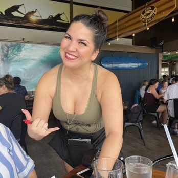 Restaurant 604 - Beautiful Alicia - Breakfast & Brunch Near Me - Honolulu, Hawaii