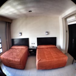 Hotel Colonial - Nuestro Cuarto :)