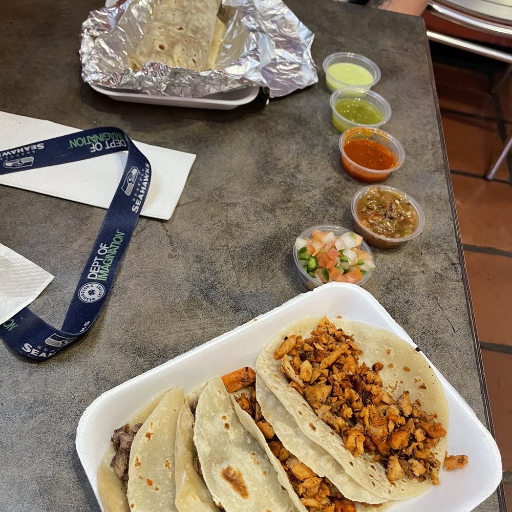 Two chicken tacos Two beef tacos Chicken burrito Two chicken tacos Two beef tacos Chicken burrito