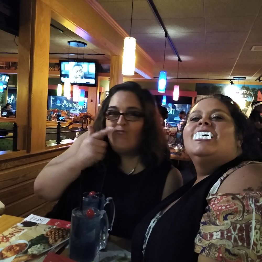 Applebee's Grill + Bar - Michelle and Crystal acting goofy - American Near Me - Mentor, Ohio