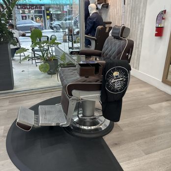 Bespoke BarberPub - Barbers Near Me - Miami, Florida