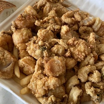 The Causeway Restaurant - Pete's Platter (aka Fisherman's Platter) - Seafood Near Me - Gloucester, Massachusetts
