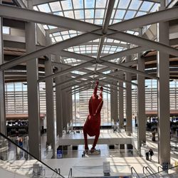 Sacramento International Airport - SMF - Very open and very rabbit forward