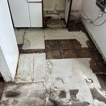 Floor Expert - a dirty kitchen floor in need of repair - Flooring Near Me - Kailua-kona, Hawaii Floor Expert - a dirty kitchen floor in need of repair - Flooring Near Me - Kailua-kona, Hawaii