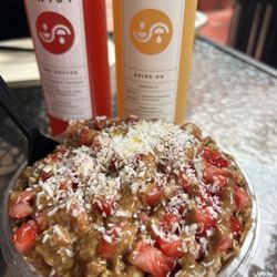 Twist Juice Bar - Nut Lover Acai Bowl and juices