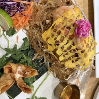Hollywood Noodle House - Pad Thai Chicken and tofu. - Thai Near Me - Arcadia, California Hollywood Noodle House - Pad Thai Chicken and tofu. - Thai Near Me - Arcadia, California