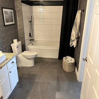 Pace Floor Covering - After new tub surround - Carpet Installation Near Me - Sanford, Florida Pace Floor Covering - After new tub surround - Carpet Installation Near Me - Sanford, Florida