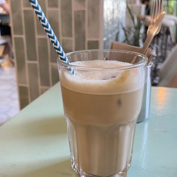 Mise en Place - Dirty chai latte - Cafeteria Near Me - Palma, PM Mise en Place - Dirty chai latte - Cafeteria Near Me - Palma, PM