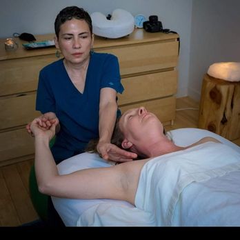 Mara Nicandro, NMT NCBTMB - During a session, I assess shoulder strength by observing muscle engagement and range of motion to identify imbalances. - Massage Therapy Near Me - Chicago, Illinois Mara Nicandro, NMT NCBTMB - During a session, I assess shoulder strength by observing muscle engagement and range of motion to identify imbalances. - Massage Therapy Near Me - Chicago, Illinois