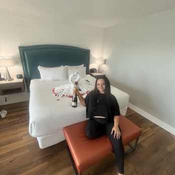Shore Cliff Hotel - First 10 minutes in the room - Hotels Near Me - Pismo Beach, California Shore Cliff Hotel - First 10 minutes in the room - Hotels Near Me - Pismo Beach, California