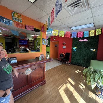La Casa De Lina - Front entrance waiting area - Mexican Near Me - Fort Worth, Texas La Casa De Lina - Front entrance waiting area - Mexican Near Me - Fort Worth, Texas