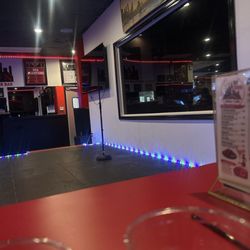 Da Town Sports Bar & Lounge - Stage