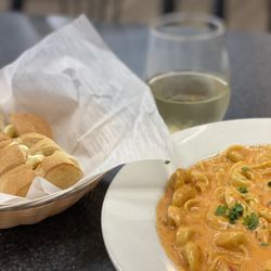 Anna's Italian Restaurant - Vodka sauce cheese tortellini - amazing!