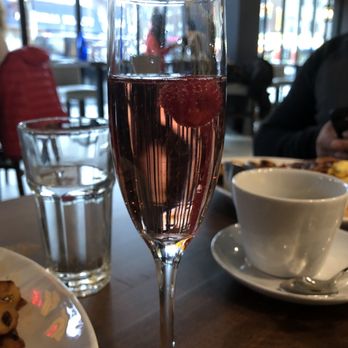 Avenue Restobar - Avenue royale - Breakfast & Brunch Near Me - Astoria, New York