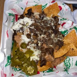 Tres Salsas Taqueria - Fajita nachos