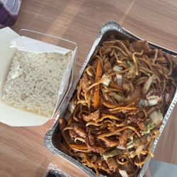 Ming Yuan - Horrible Chicken Lo Mein,chicken is fake. Doesn't look or taste like chicken