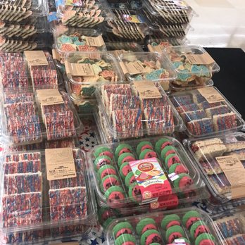 Hannaford - a display of cookies and cookies for sale - Grocery Near Me - North Conway, New Hampshire Hannaford - a display of cookies and cookies for sale - Grocery Near Me - North Conway, New Hampshire
