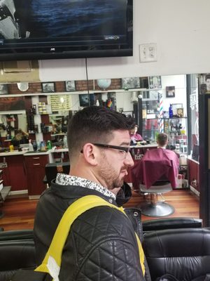 Benny's BarberShop by null