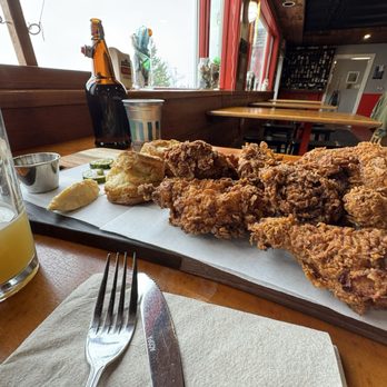 Peter Trout's Tavern and Inn - Full tray of crispy chicken. The pickles are good too!! - Gastropubs Near Me - Manset, Maine
