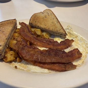 Skyline Diner - Breakfast & Brunch Near Me - Rensselaer, New York