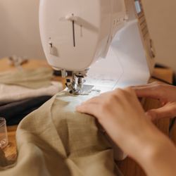 Deluxe Cleaners and Alterations