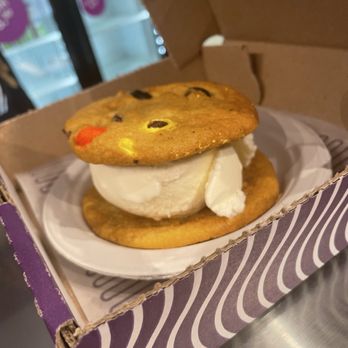 Insomnia Cookies - Desserts Near Me - Washington, DC, District of Columbia